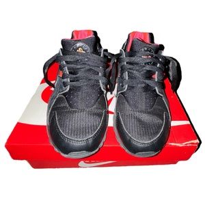 Nike Huarache 4.5Y Black and Pink